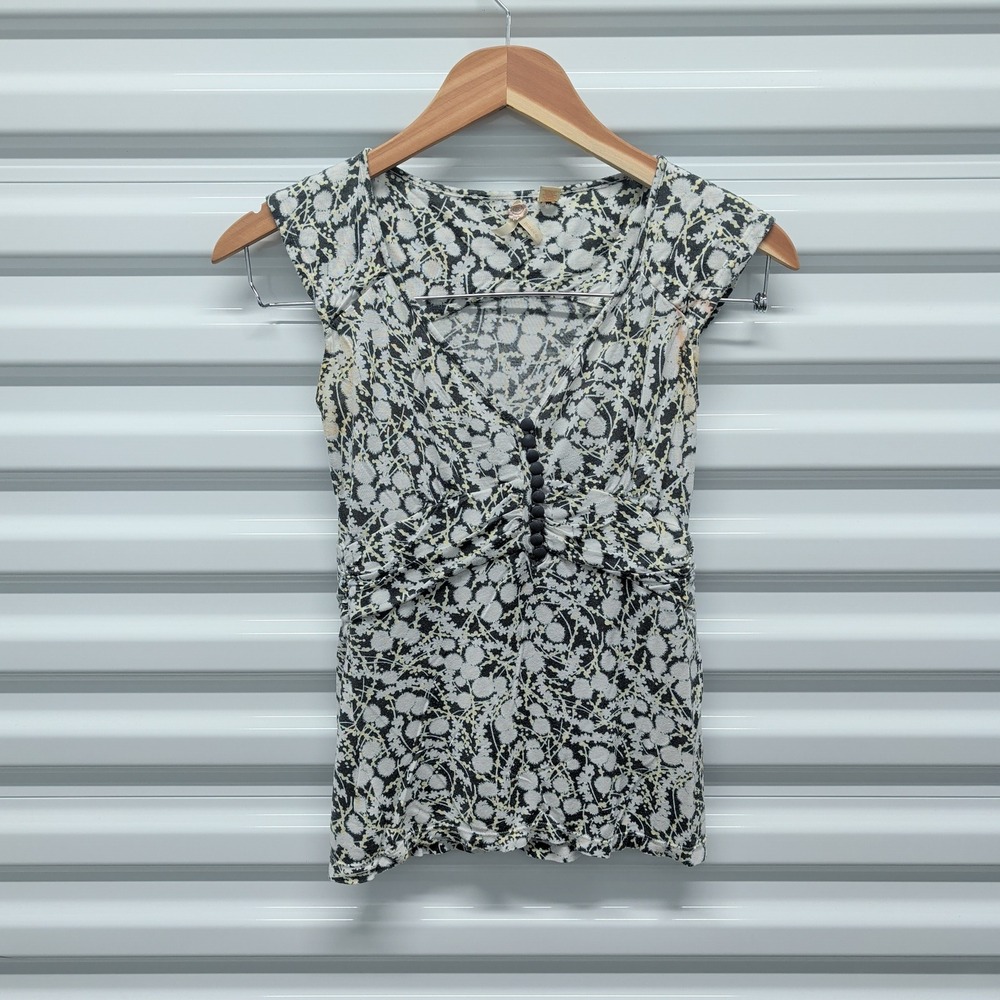 Maeve Anthropologie Top XS Womens Grey Floral V-Neck Cap Sleeve Viscose Blouse — photo 2